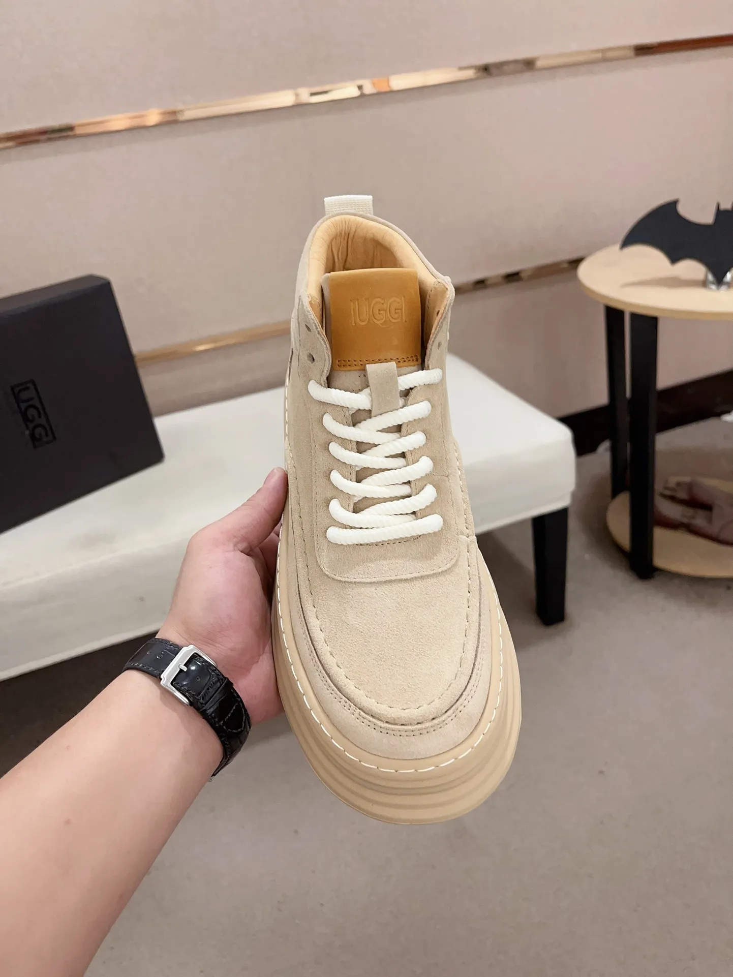 Factory price: 740💰North American men's shoes Ugg ☃️In the special sale of new high-quality men's shoes snow boots in autumn and winter, the nemesis of extreme cold weather! Made of cowhide leather, merino wool lining, and original outsole, whether driving, outdoor or daily wear, there is always one that suits you! Code number 39-44
